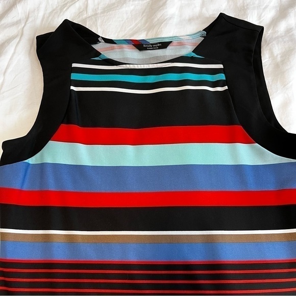 Stripped sleeveless form fitting top size medium - Picture 2 of 5